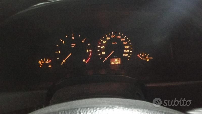 Usata Opel Zafira 101 CV (74 kW) 2002 Grigio Monovolume