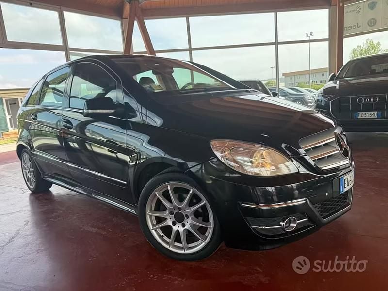 Usata Mercedes B180 109 CV (80 kW) 2011 Nero Monovolume