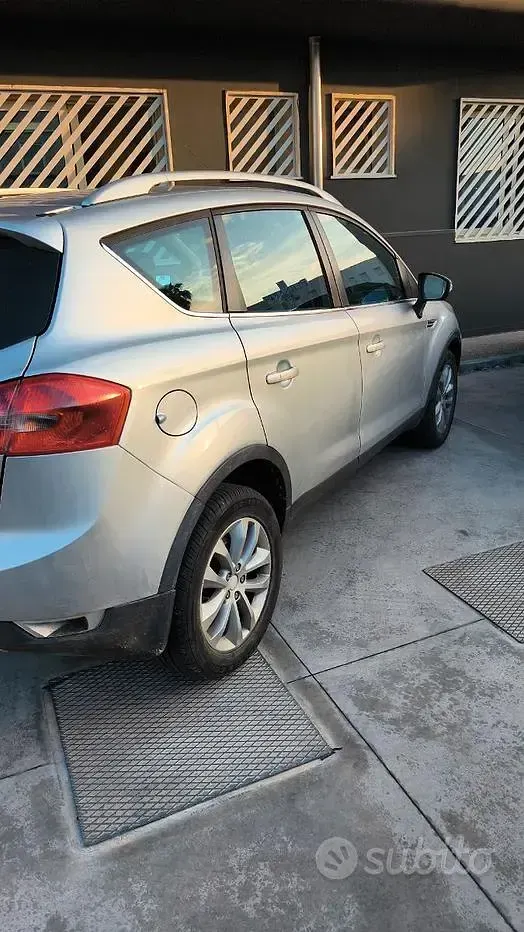 Usata Ford Kuga 136 CV (100 kW) 2010 Grigio SUV