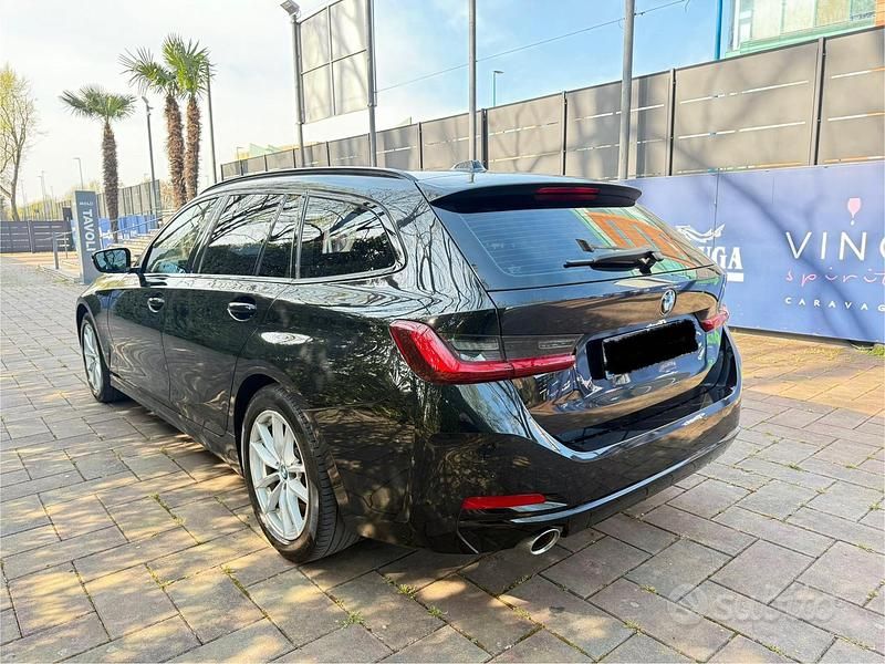 Usata BMW 316 Sport Line 116 CV (85 kW) 2022 Nero Station wagon