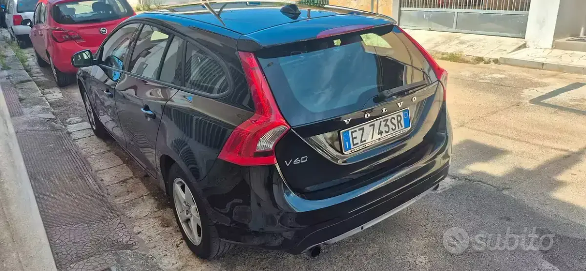 Usata Volvo V60 R-Design 115 CV (84 kW) 2015 Nero Station wagon