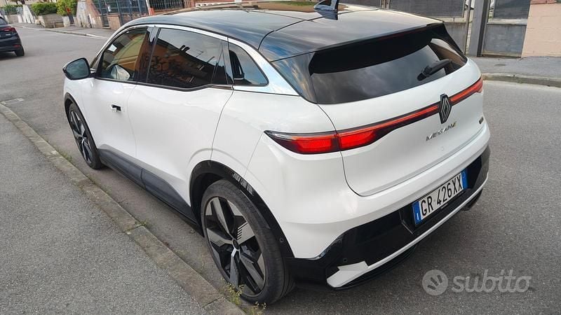 Usata Renault Megane E-Tech 161 kW (220 CV) 2023 Bianco SUV