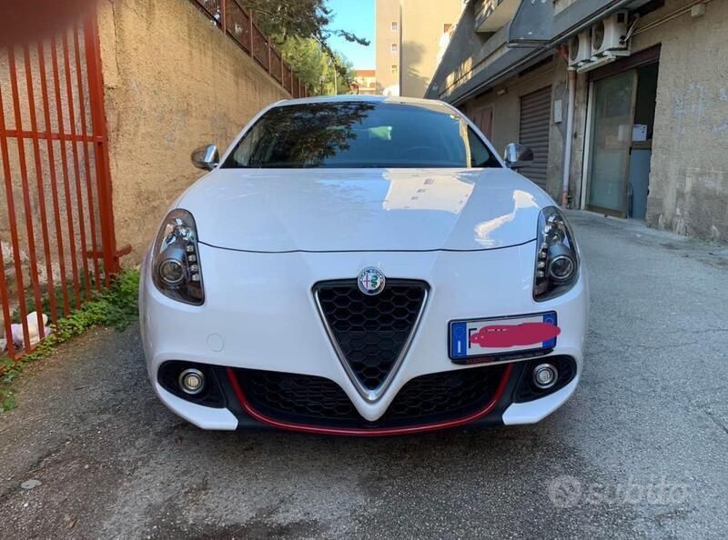 Bianco Usata 2016 Alfa Romeo Giulietta Due volumi | 11.000 € (Buon prezzo) - Immagine 1/4