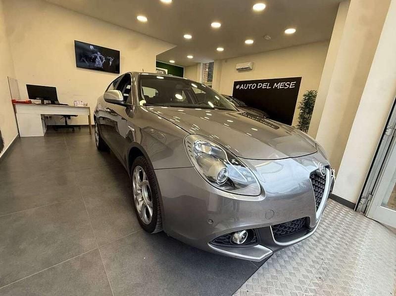 Usata Alfa Romeo Giulietta Super 120 CV (88 kW) 2019 Argento Utilitaria