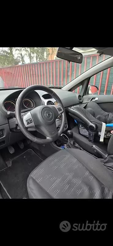 Usata Opel Corsa 75 CV (55 kW) 2011 Utilitaria