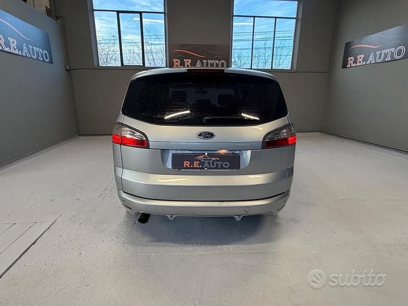 Usata Ford S-MAX S 140 CV (102 kW) 2009 Grigio Monovolume