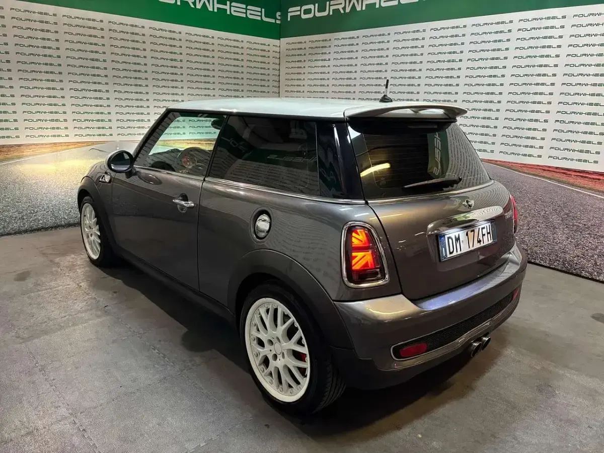 Usata Mini Cooper S Pepper 174 CV (127 kW) 2008 Grigio Utilitaria