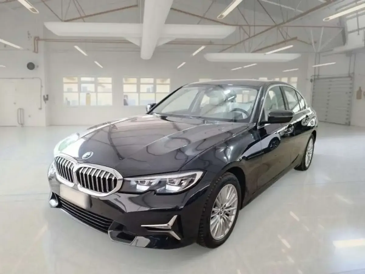 Begagnad BMW 318 Luxury Line 150 HK (110 kW) 2021 Blå Sedan