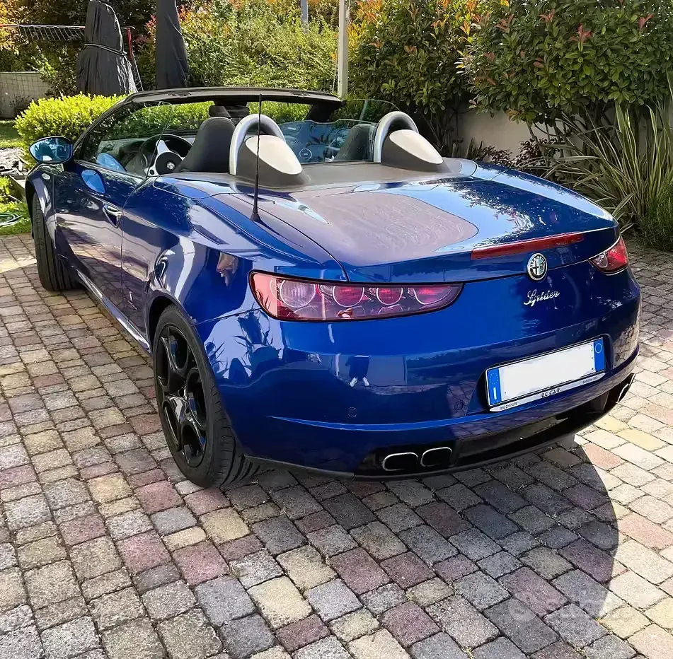 Usata Alfa Romeo Spider 260 CV (191 kW) 2011 Bluazzurro Cabrio