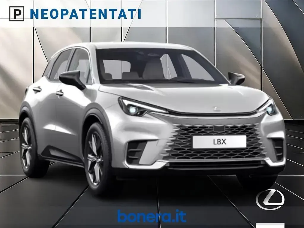Nuova Lexus LBX 136 CV (100 kW) 2026 Argento SUV