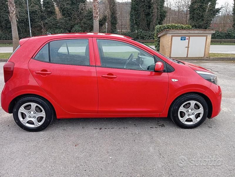 Używany Kia Picanto 67 KM (49 kW) 2017 Czerwony Hatchback