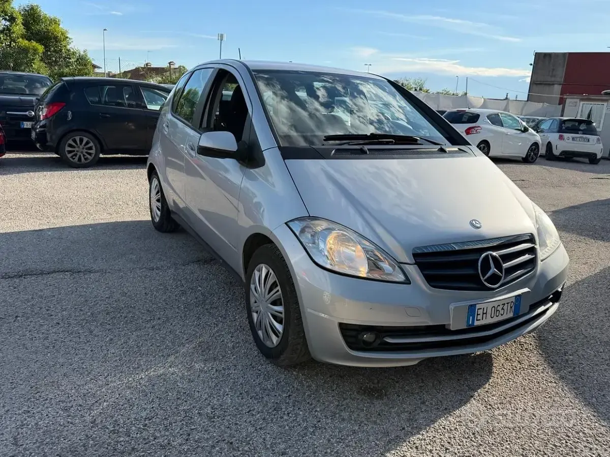 Usata Mercedes A150 95 CV (69 kW) 2011 Grigio Berlina