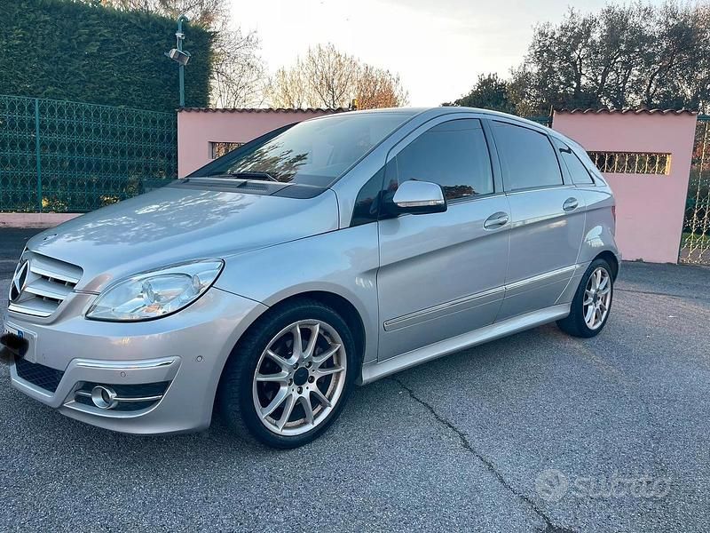 Grigio Usata 2009 Mercedes B180 Monovolume | 2500 € - Immagine 1/4
