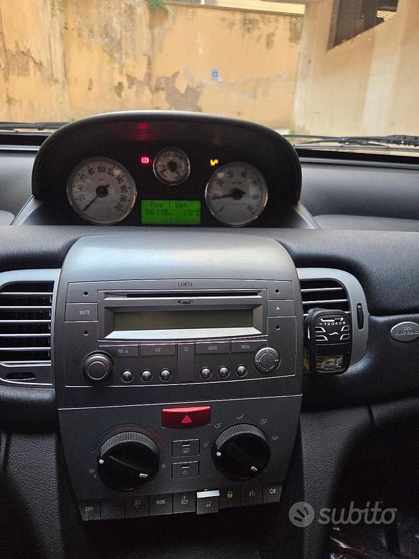 Usata Lancia Ypsilon 105 CV (77 kW) 2009 Nero Utilitaria