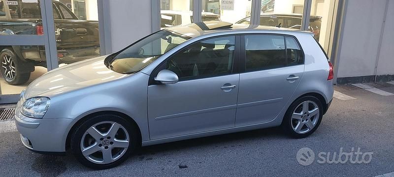 Grigio Usata 2005 VW Golf IV Sportline Tre volumi | 4499 € (Buon prezzo) - Immagine 1/4