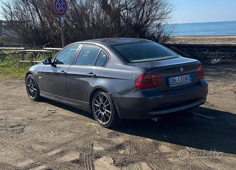 Usata BMW 320 Efficient Dynamics 220 CV (161 kW) 2005 Grigio Berlina