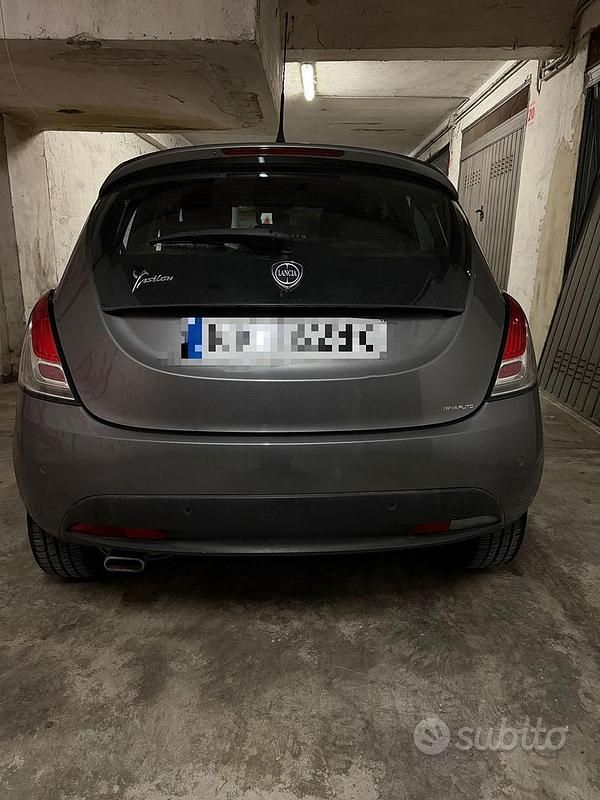 Usata Lancia Ypsilon 69 CV (50 kW) 2015 Grigio Utilitaria