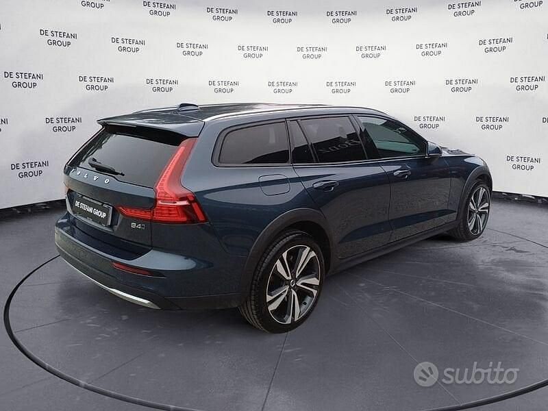 Usata Volvo V60 CC Plus 197 CV (144 kW) 2023 Blu Station wagon