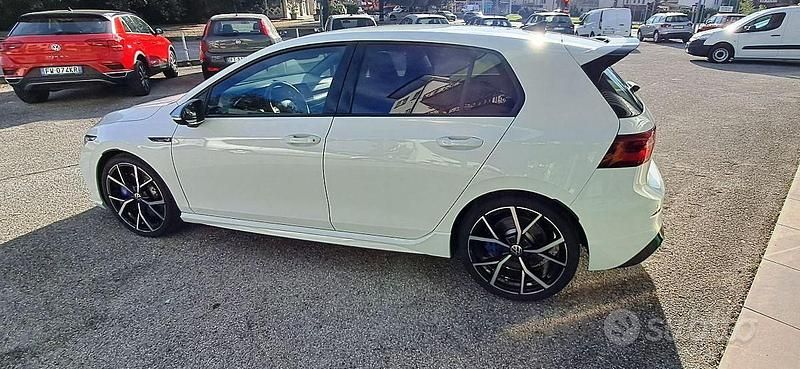 Usata VW Golf VIII R 333 CV (244 kW) 2023 Bianco Berlina