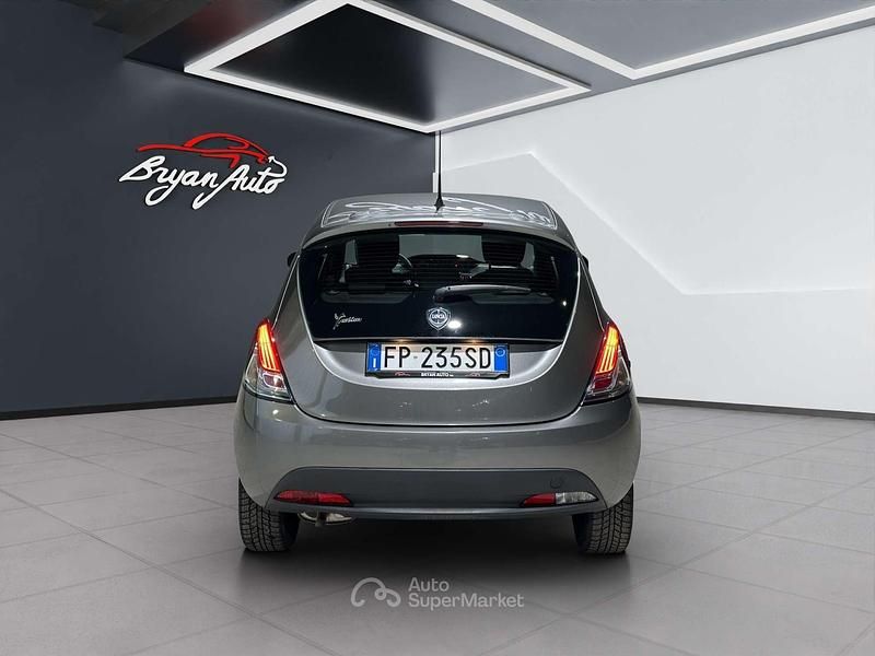 Usata Lancia Ypsilon 69 CV (50 kW) 2018 Grigio Utilitaria