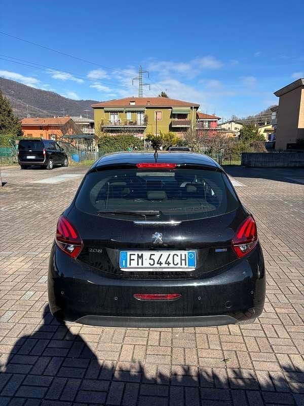 Usata Peugeot 208 Allure 82 CV (60 kW) 2017 Nero Utilitaria