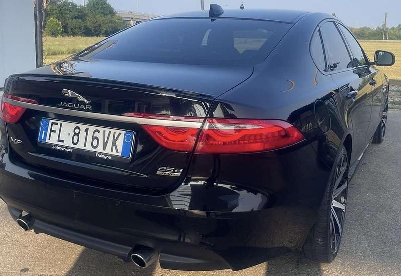 Usata Jaguar XF Sportbrake R-Sport 241 CV (177 kW) 2018 Station wagon