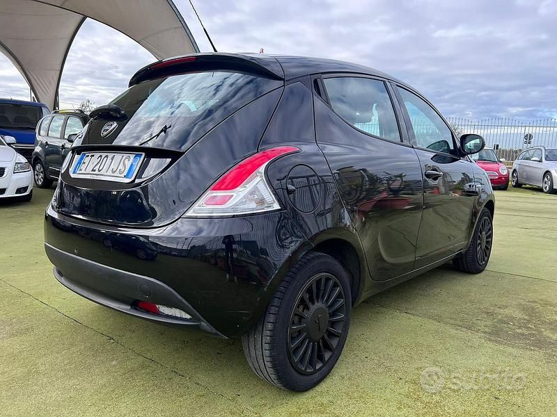 Usata Lancia Ypsilon 69 CV (50 kW) 2013 Nero Utilitaria