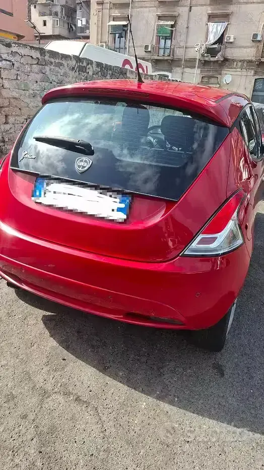 Usata Lancia Ypsilon 69 CV (50 kW) 2016 Rosso Utilitaria