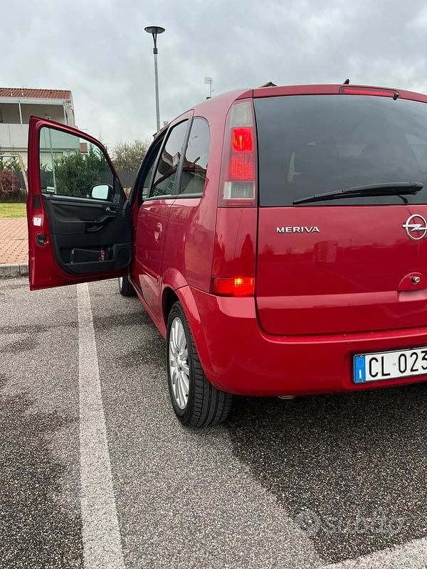 Usata Opel Meriva 75 CV (55 kW) 2004 Rosso Monovolume
