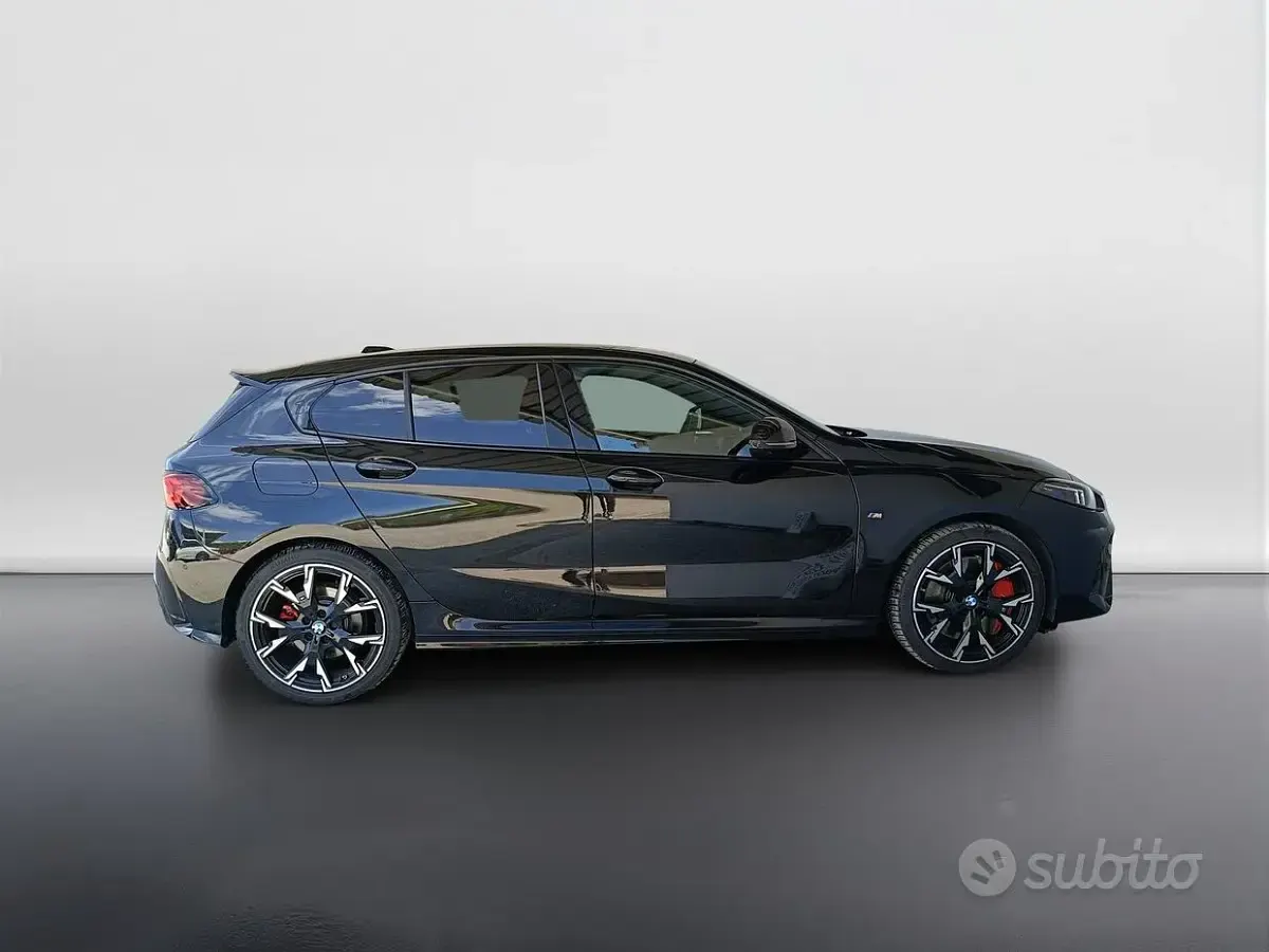 Usata BMW 118 M Sport 150 CV (110 kW) 2025 Black sapphire metallizzato Utilitaria