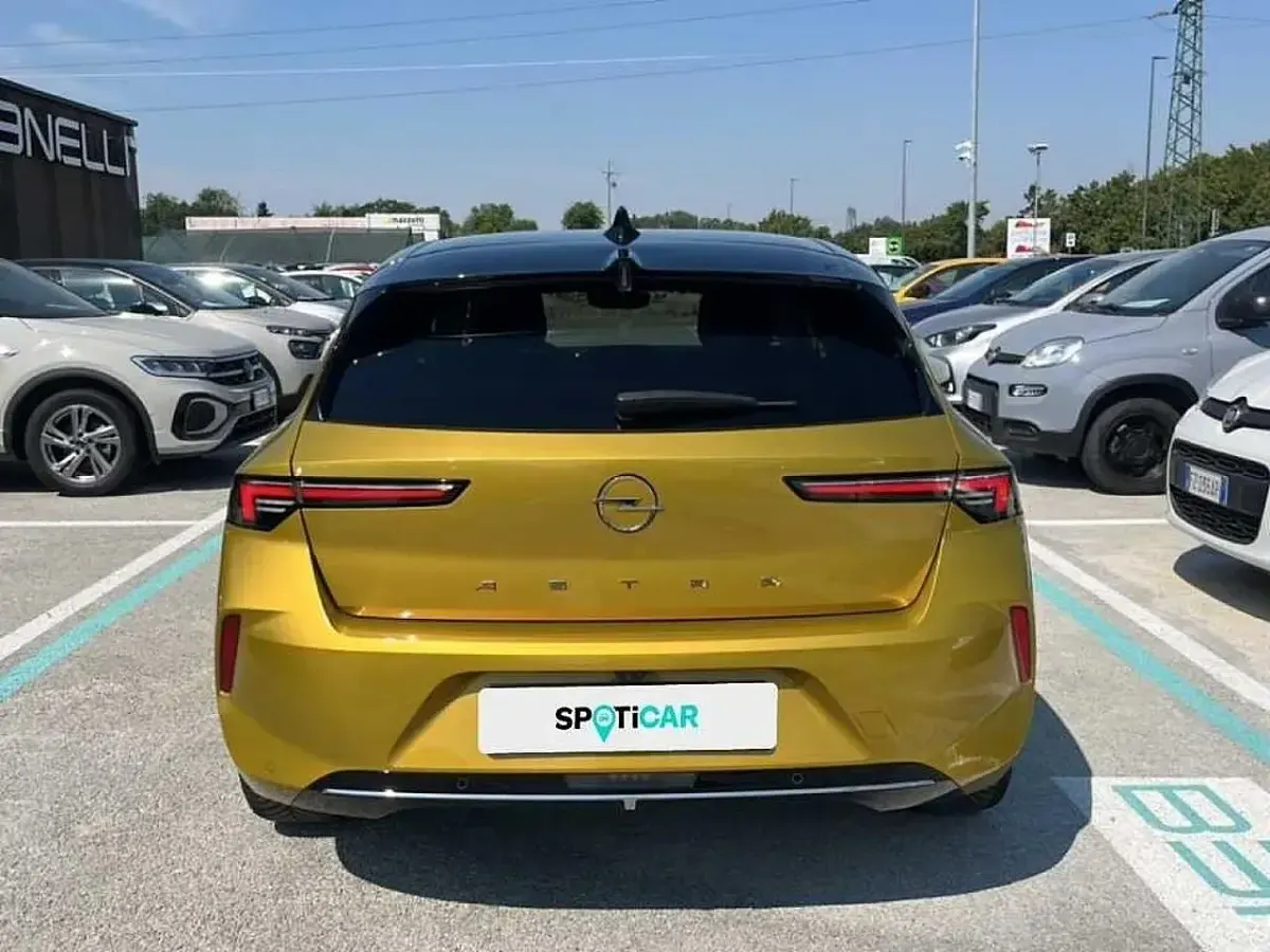 Usata Opel Astra Edition 110 CV (80 kW) 2023 Giallo Utilitaria