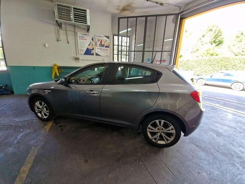 Usata Alfa Romeo Giulietta Exclusive 105 CV (77 kW) 2015 Grigio Berlina