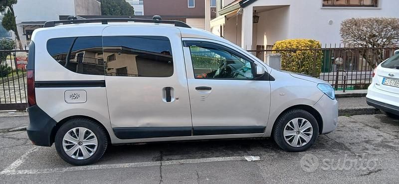 Usata Dacia Dokker 75 CV (55 kW) 2015 Grigio Monovolume