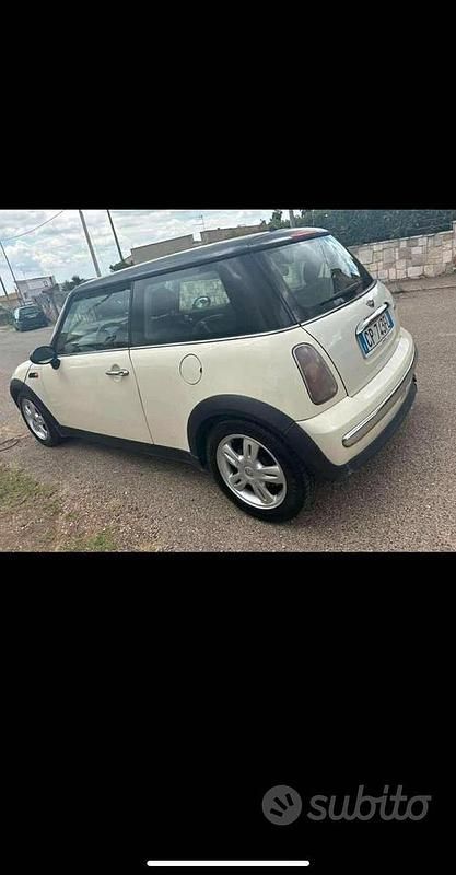 Begagnad Mini Cooper 116 HK (85 kW) 2004 Halvkombi