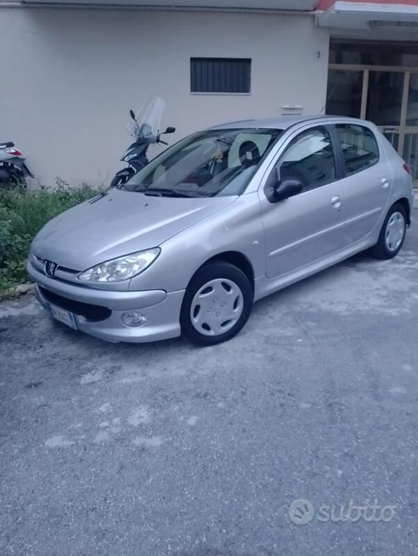 Usata 2006 Peugeot 206 Due volumi | 3700 € - Immagine 1/2