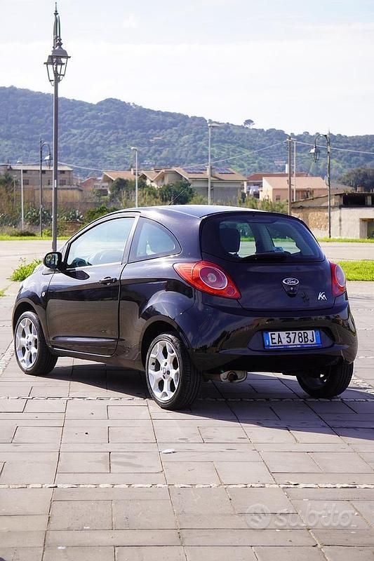 Usata Ford Ka 75 CV (55 kW) 2010 Nero Utilitaria