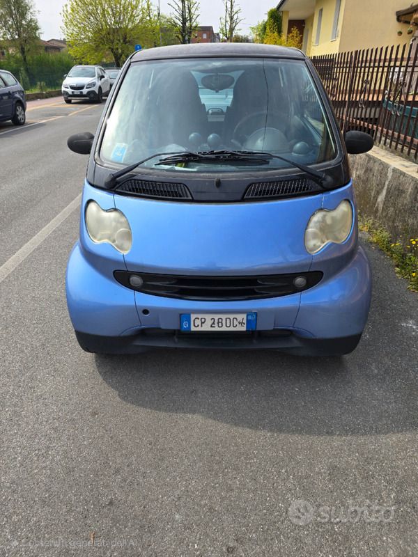 Usata Smart ForFour 75 CV (55 kW) 2005 Blu Utilitaria