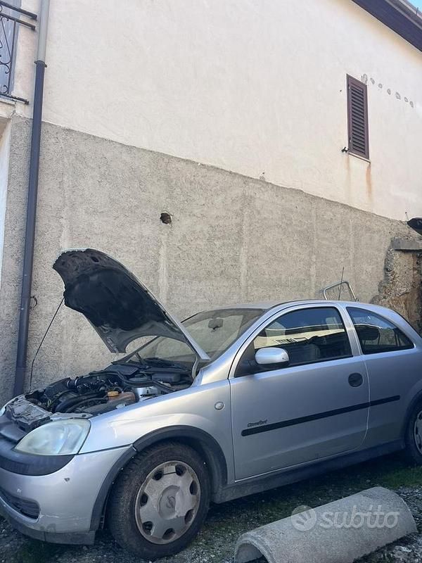 Usata Opel Corsa 65 CV (47 kW) 2001 Grigio Utilitaria