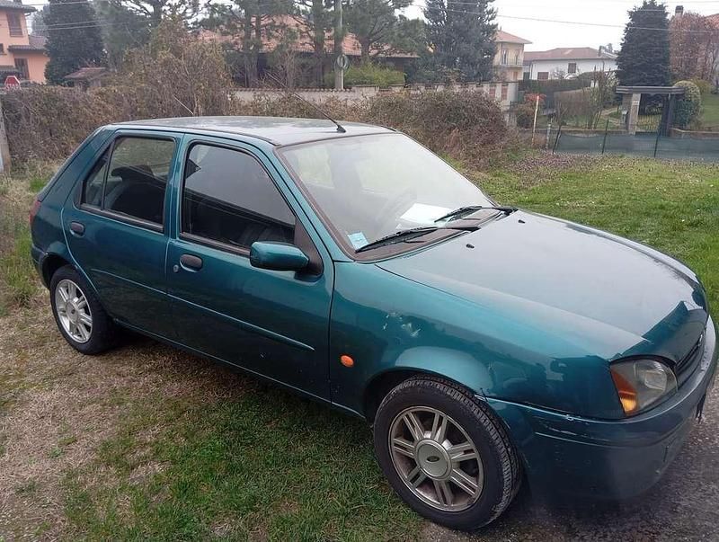 Usata Ford Fiesta Ambiente 75 CV (55 kW) 2000 Utilitaria