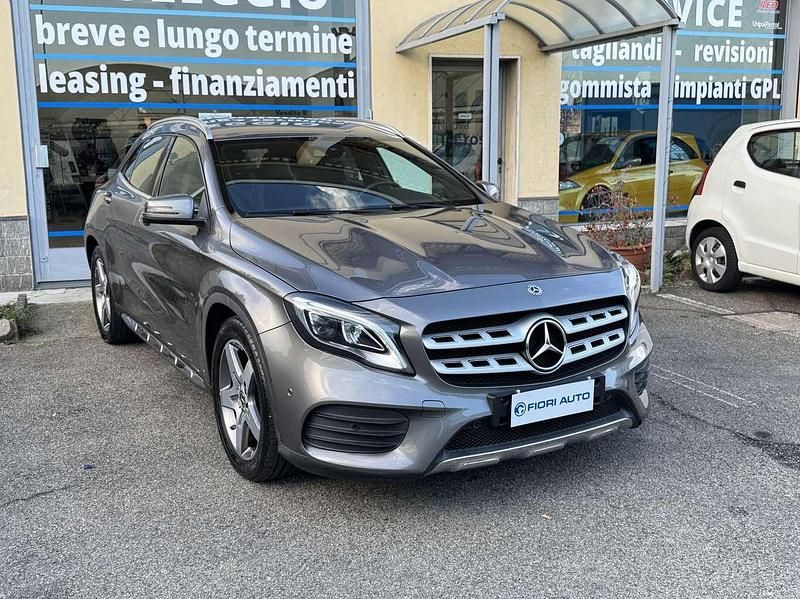 Usata Mercedes GLA180 Premium 122 CV (89 kW) 2019 Grigio SUV