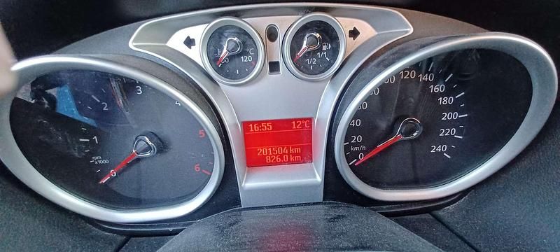 Usata Ford Focus 109 CV (80 kW) 2010 Argento Station wagon