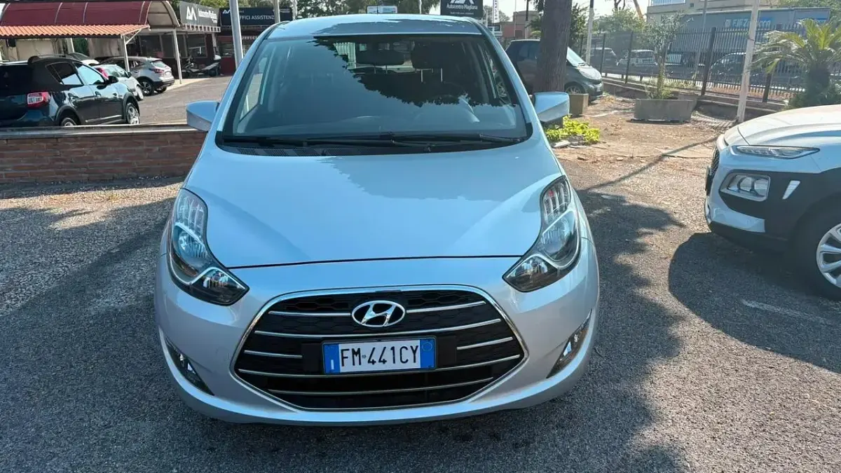 Usata Hyundai ix20 88 CV (64 kW) 2017 Argento Utilitaria