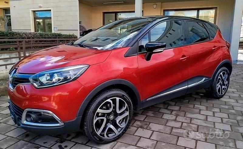 Usata Renault Captur Intens 90 CV (66 kW) 2016 Rosso SUV