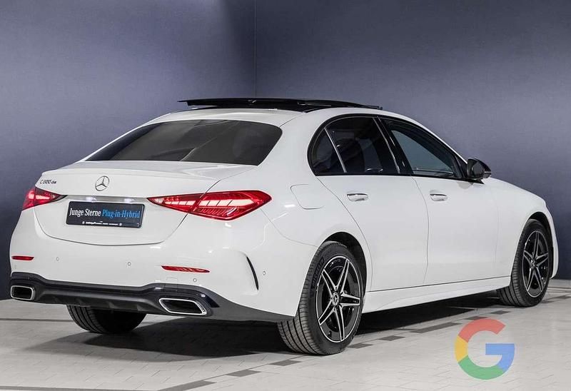 Begagnad Mercedes C300e AMG Line Premium Plus 313 HK (230 kW) 2024 Vit Sedan