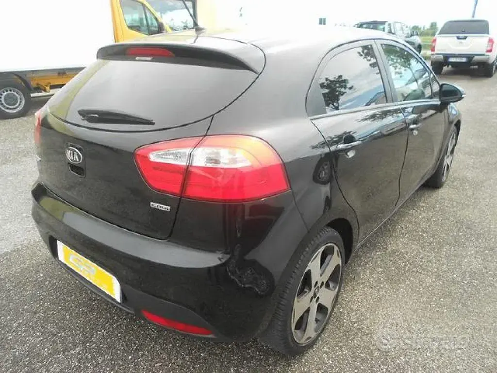 Usata Kia Rio Active 75 CV (55 kW) 2013 Nero metallizzato Berlina