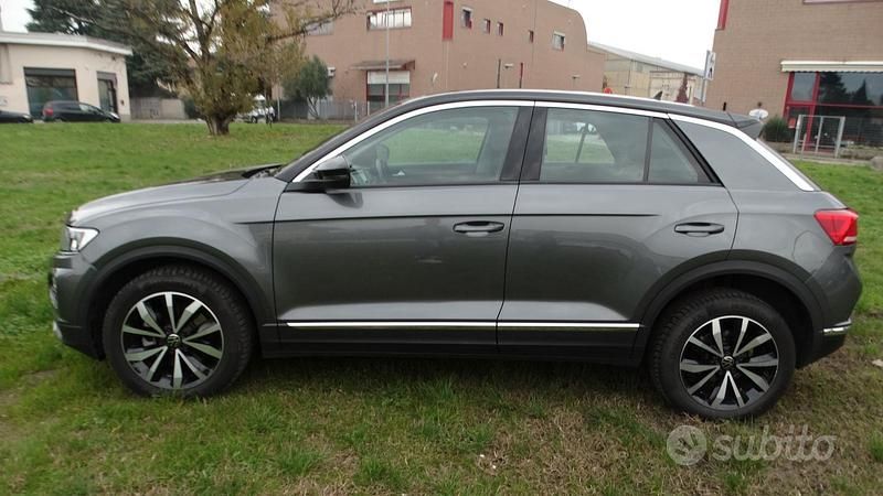 Usata VW T-Roc Pro 150 CV (110 kW) 2020 Grigio SUV