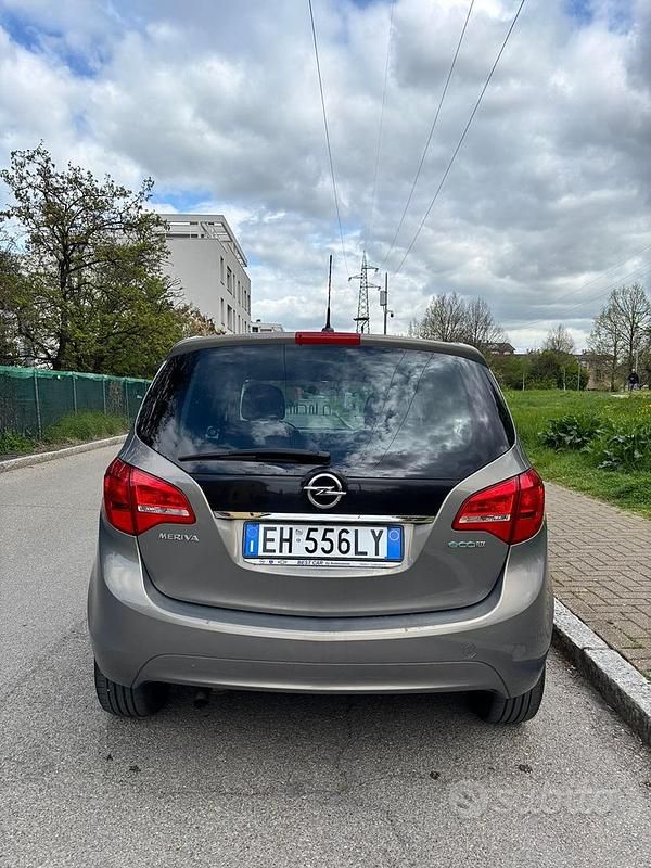 Usata Opel Meriva 102 CV (75 kW) 2011 Grigio Monovolume