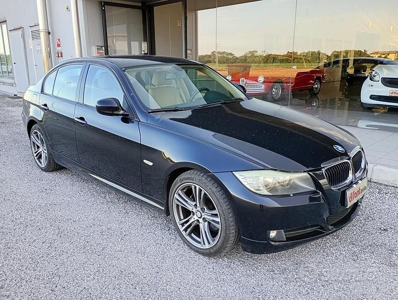 Usata BMW 320 177 CV (130 kW) 2009 Nero Berlina