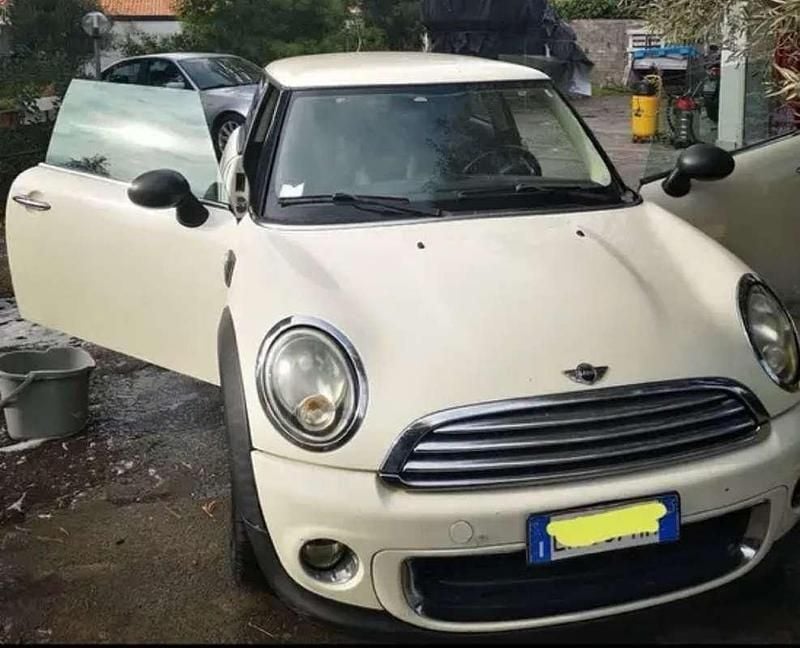 Begagnad Mini ONE 98 HK (72 kW) 2011 Beige Halvkombi