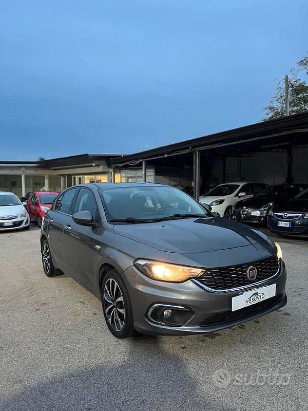 Usata Fiat Tipo Lounge 120 CV (88 kW) 2016 Grigio Berlina